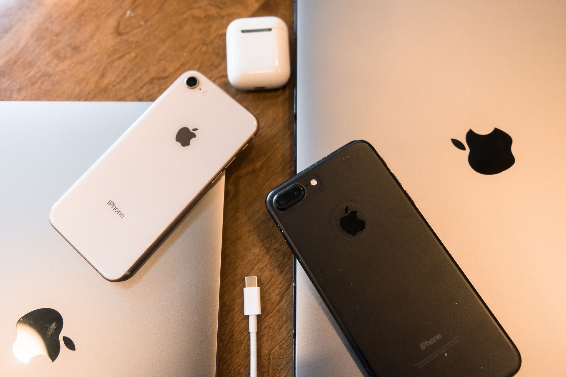 Apple AirPods camera demo appears in macOS Tahoe 26.7 RC