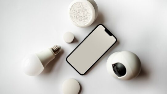 Apple reportedly plans Oct. 13 debut for smart-home hub