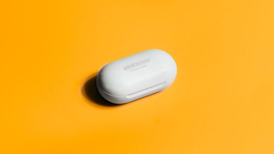 Google Pixel Buds app adds Gemini voice controls for audio