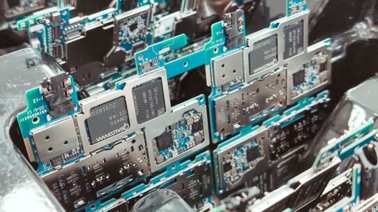 Qualcomm Snapdragon X80 Found in U.S. iPhone 18 Pro Max