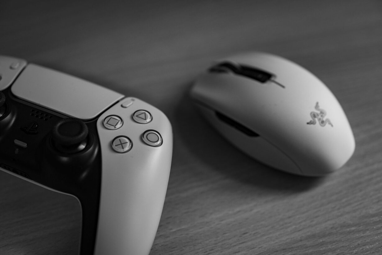 Razer Prio folds into credit-card-size mobile controller