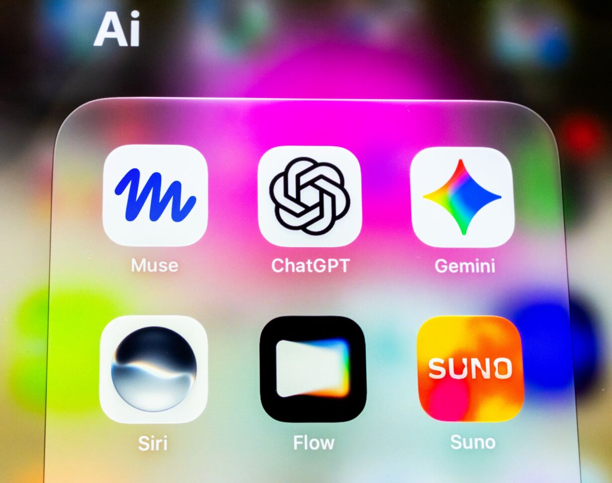 Apple Releases iOS 27.2 With Expanded Siri AI Language Support